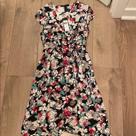 NWT BCBG Maxazria XS Floral Surplice Dress - Picture 3 of 3